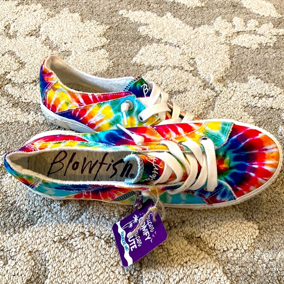 New! Tie dyed Blowfish slip-on sneakers with memory foam!🐠 - Picture 2 of 4